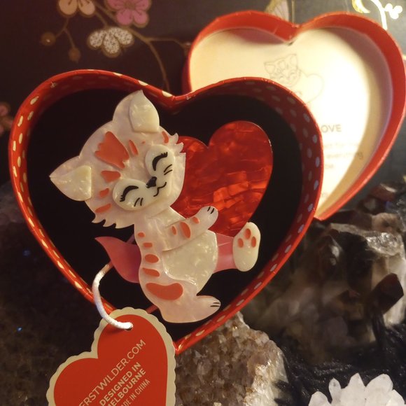 NIB Valentine's Day Feline The Love Erstwilder Brooch - Picture 2 of 7